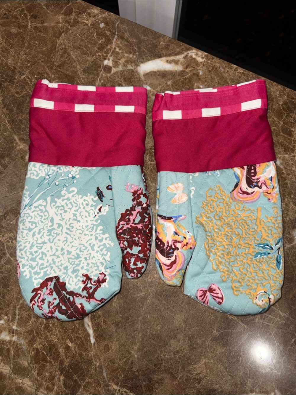 Reversible Coral Reef print kitchen set in Aqua and Pink